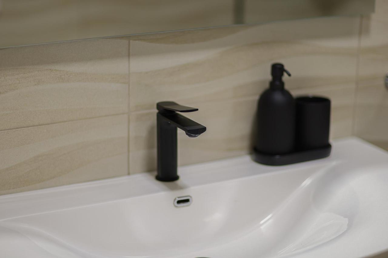 Apollo Apartment By Holistay Tirana Bagian luar foto